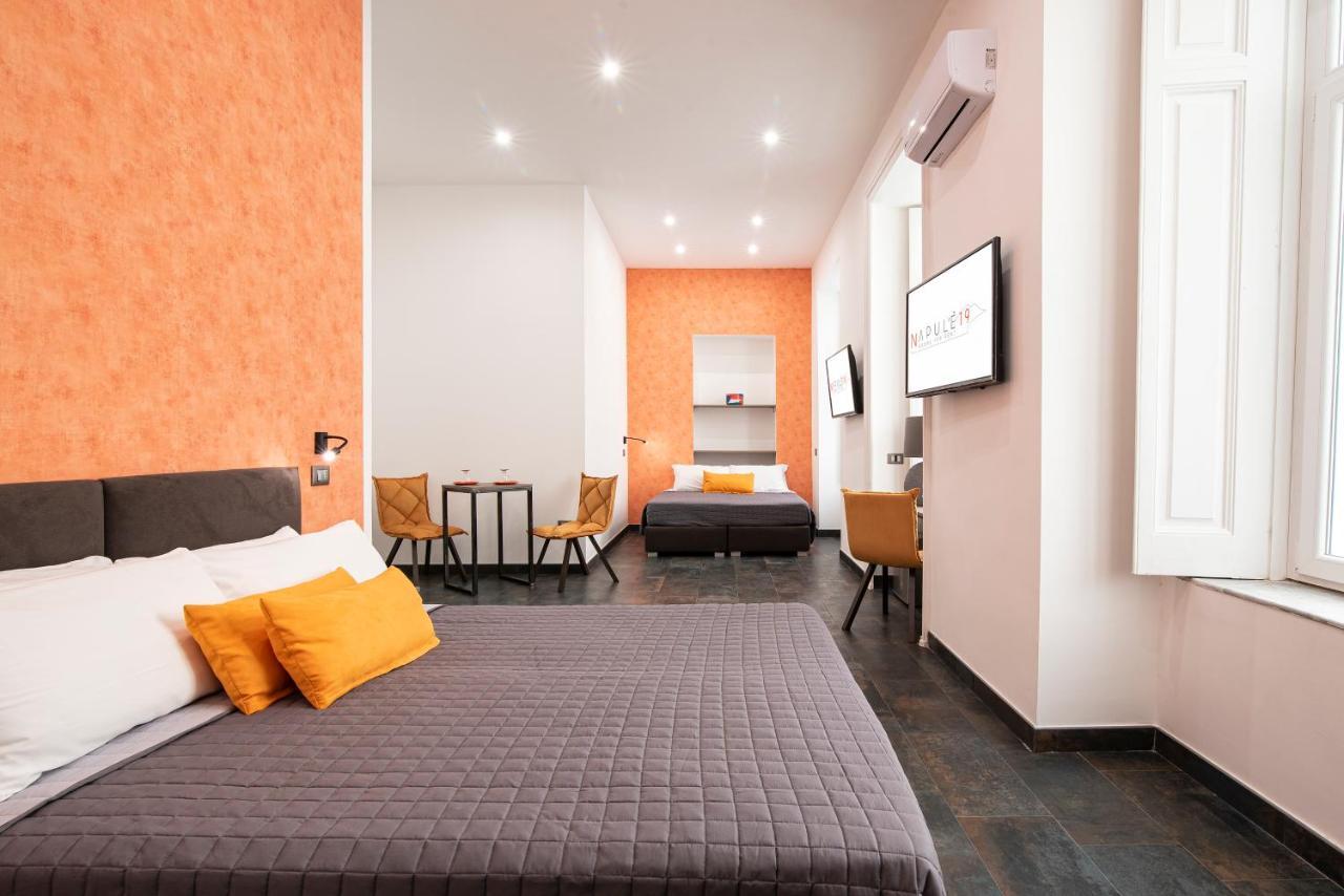 Napul'E 19 Hotel เนเปิลส์ ภายนอก รูปภาพ