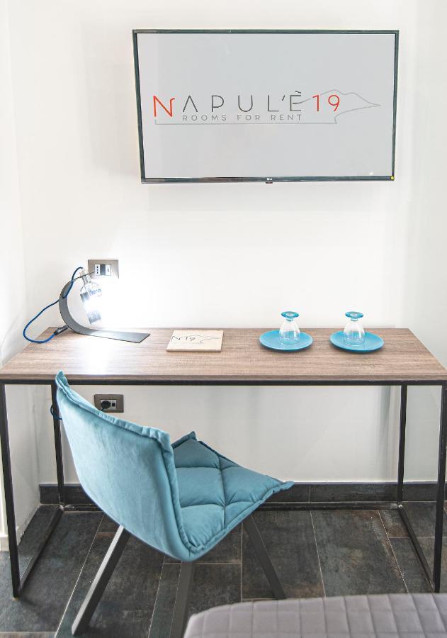 Napul'E 19 Hotel เนเปิลส์ ภายนอก รูปภาพ