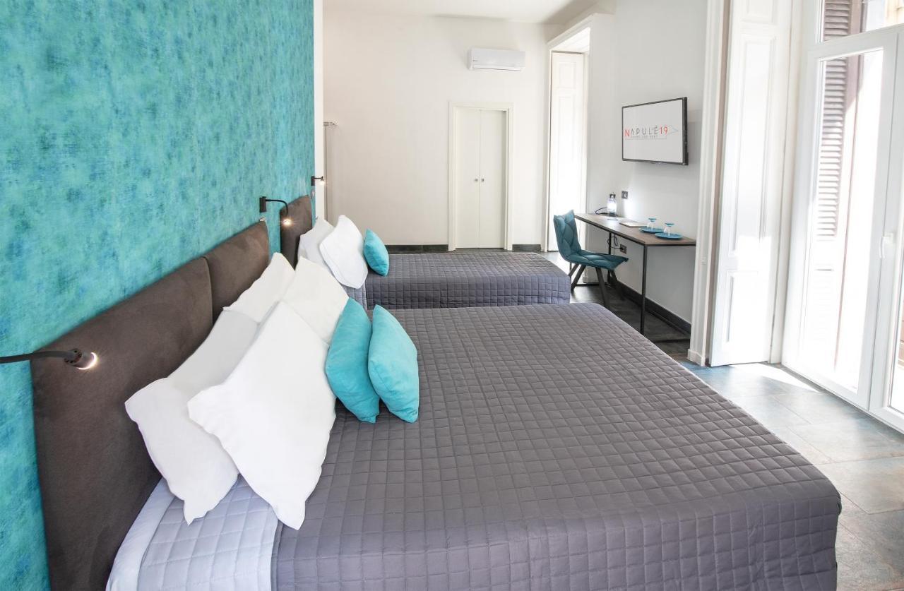Napul'E 19 Hotel เนเปิลส์ ภายนอก รูปภาพ