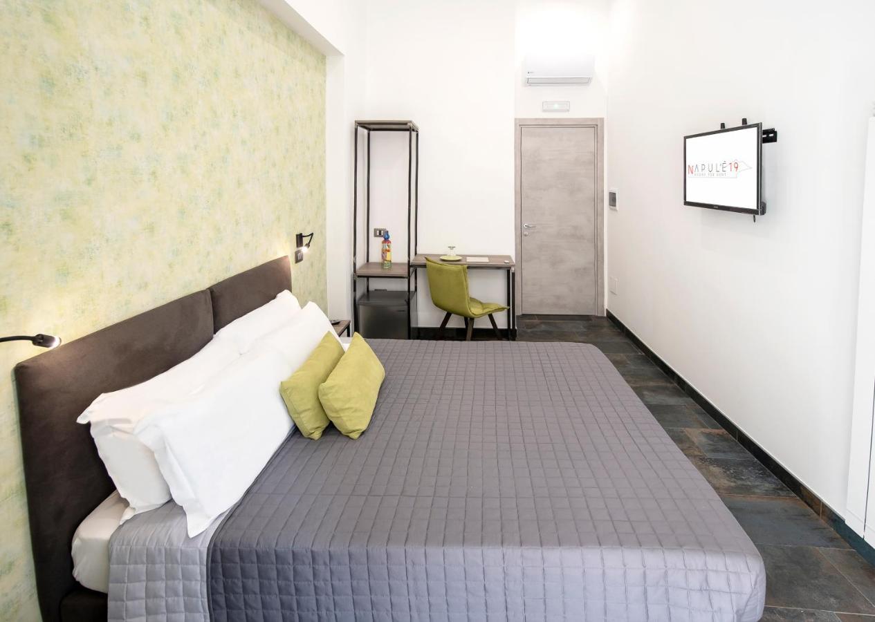 Napul'E 19 Hotel เนเปิลส์ ภายนอก รูปภาพ